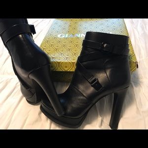 Gianni Bini heel booties
